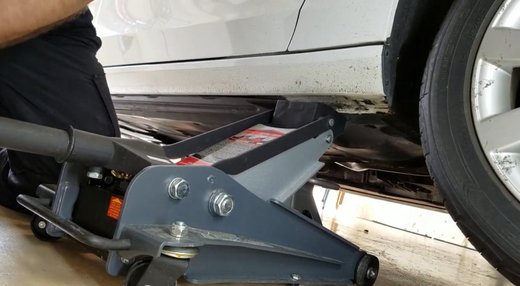 jacking-up-a-car