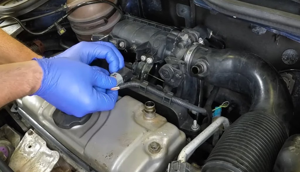 disconnecting peugeot 206 ignition plug