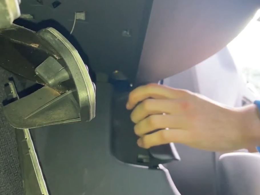 Audi TT MK2: Easily Change Your Bonnet Release Handle In Seconds ...