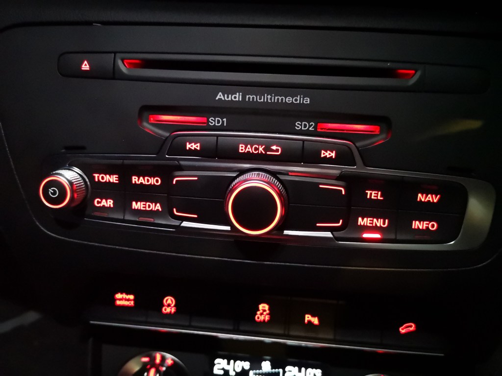 Audi Q3 MMI Controls
