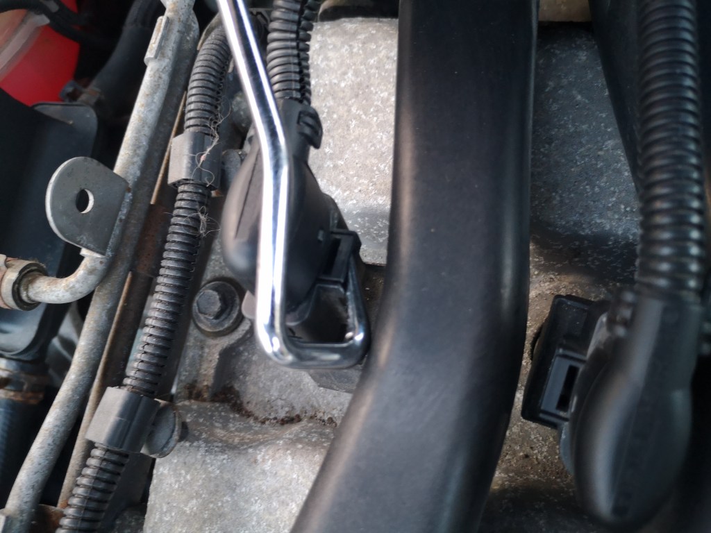 hook tool releasing ignition coil connector