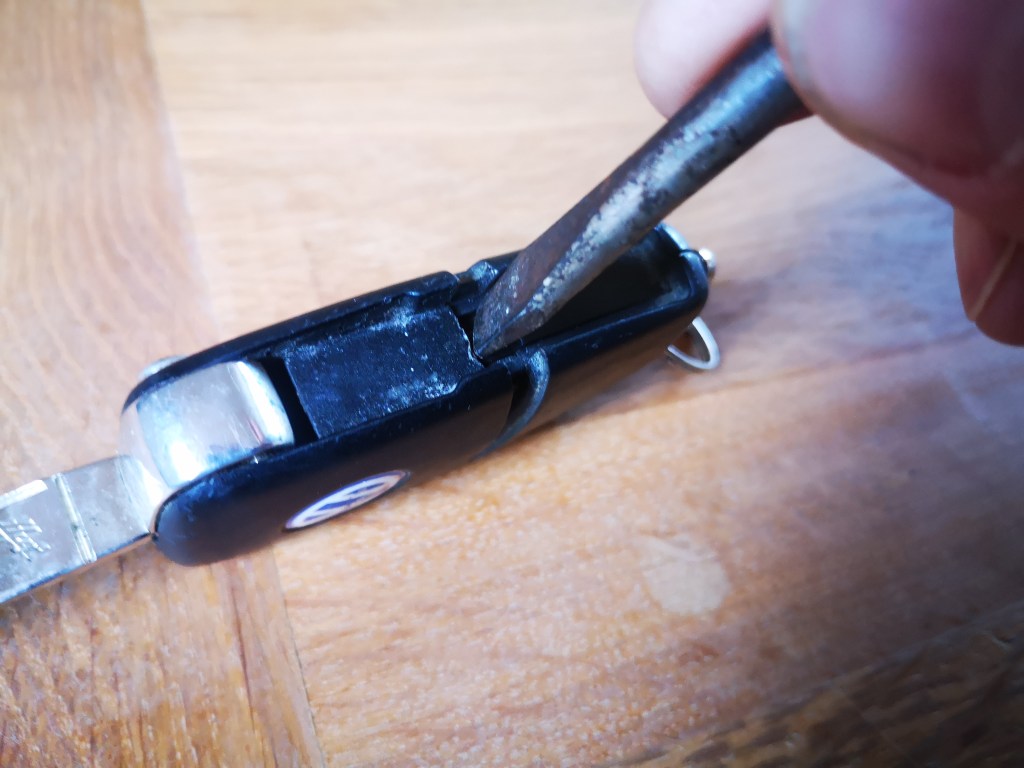 flat head screw driver sliding vw golf mk4 key apart