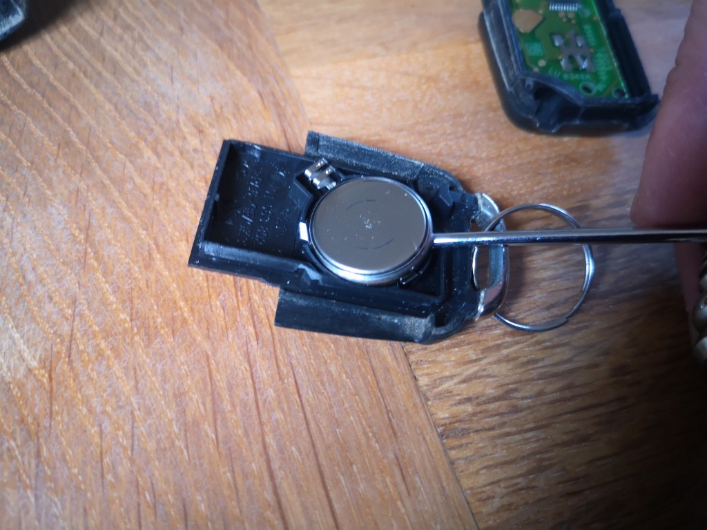 removing key fob battery from a mk4 golf