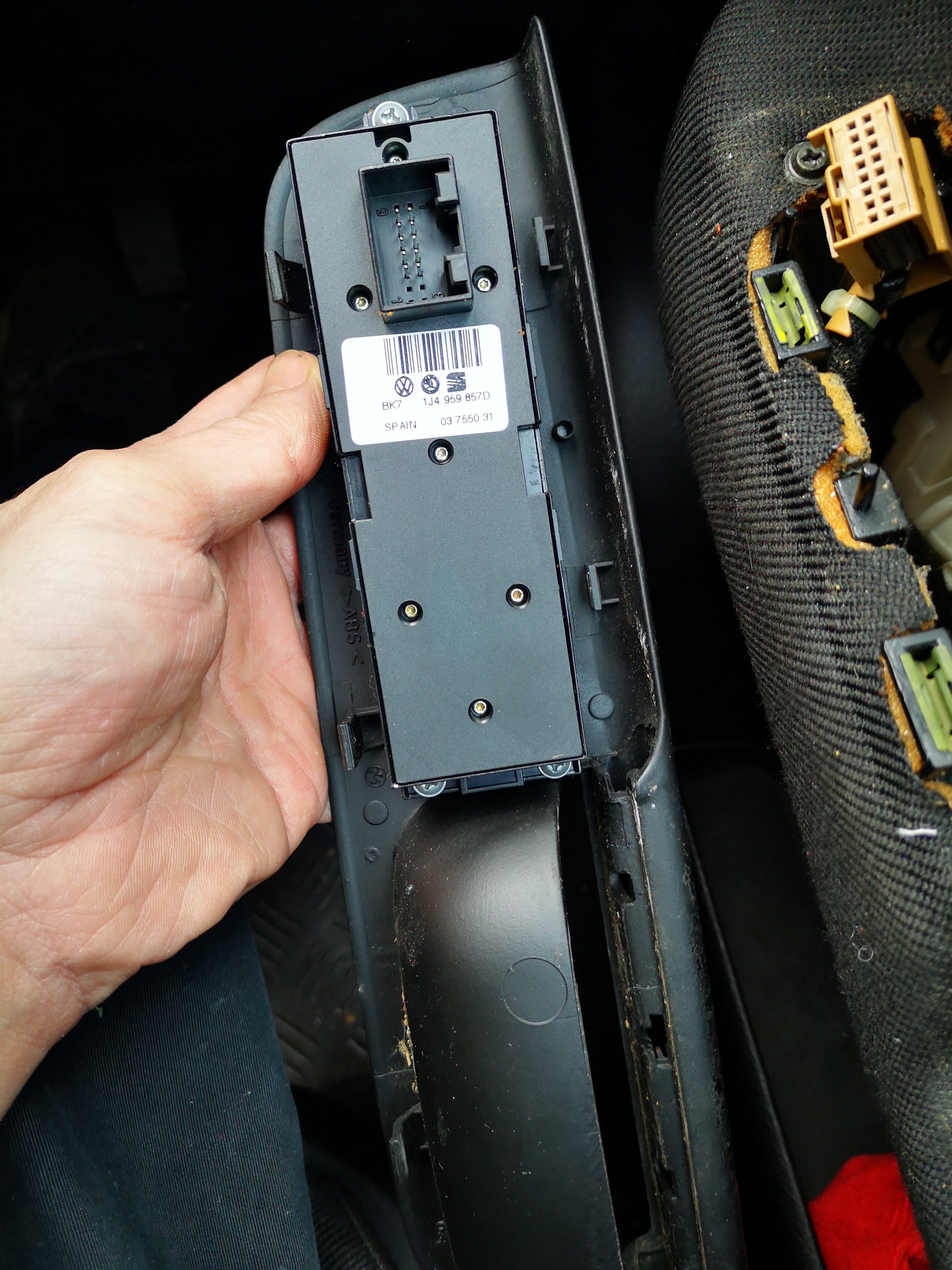 VW Golf MK4 Drivers Window Switch Replacement – Automotive Roar