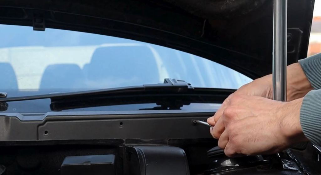 removing cabin filter screws on a mk4 golf