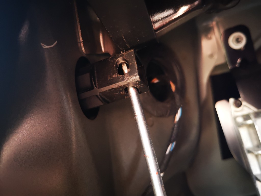 audi a5 b8 plastic tail light screw with a flathead screwdriver